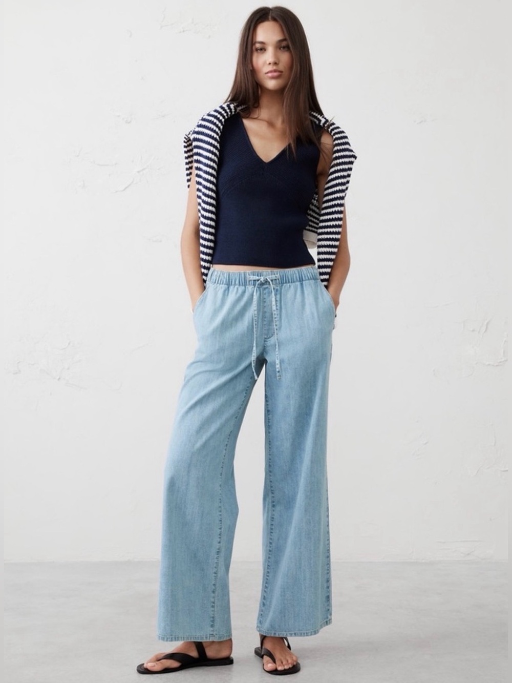 Banana Republic 100% Cotton Mid-Rise Wide-Leg Summerweight Pull-On Jeans | Small